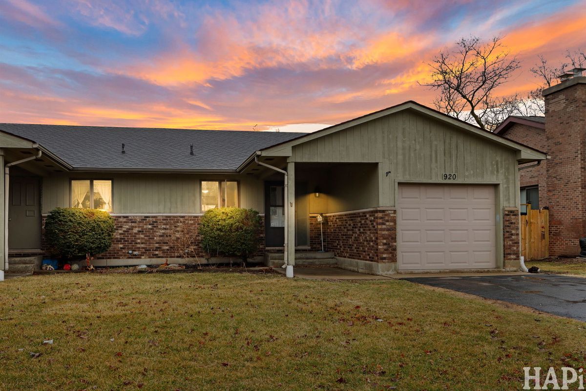 920 Pleasant Street, Woodstock, IL 60098