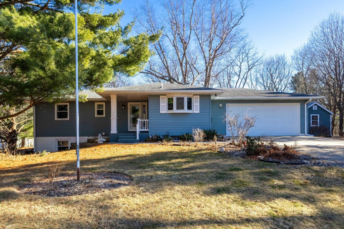 7 Sandpiper Drive, Blue Grass, IA 52726