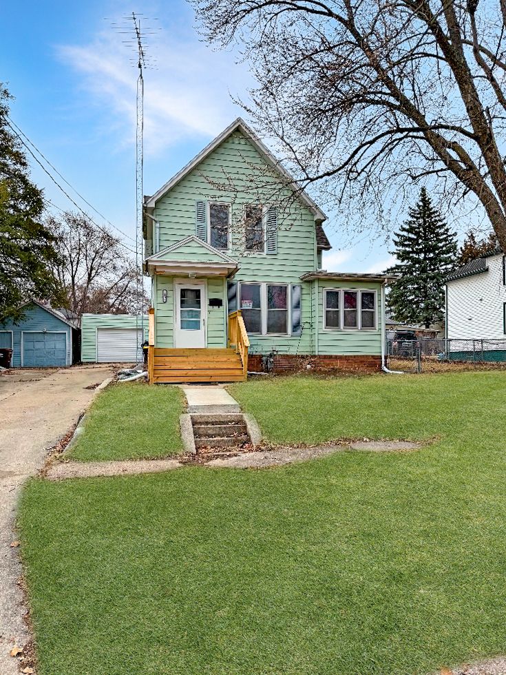 1607 Highland Avenue, Freeport, IL 61032