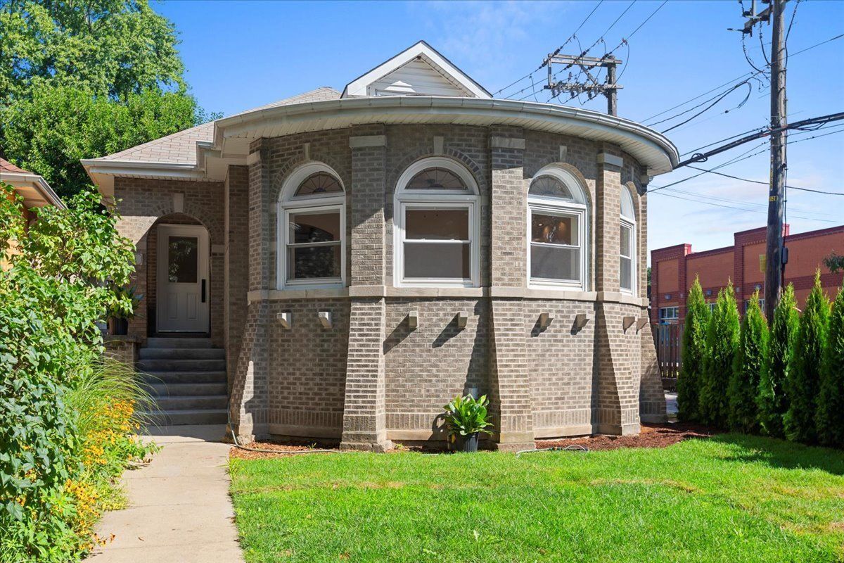 2416 MORSE Avenue, Chicago, IL 60645