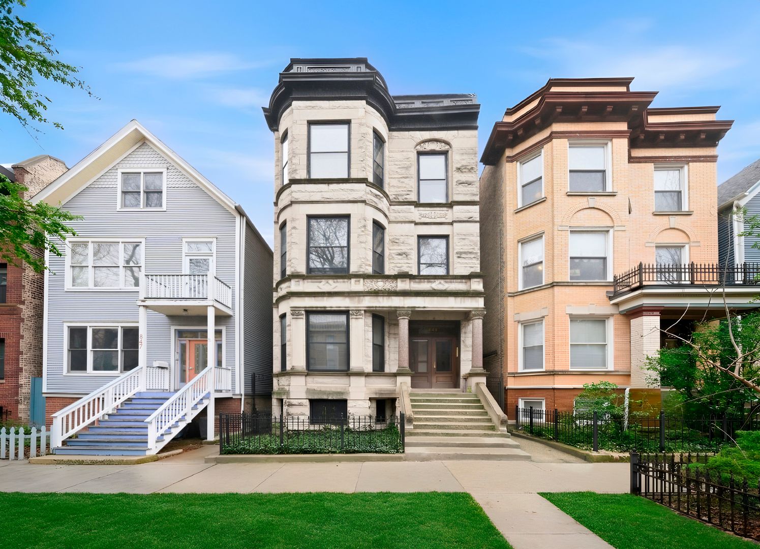 849 W Newport Avenue — Chicago, IL 60657