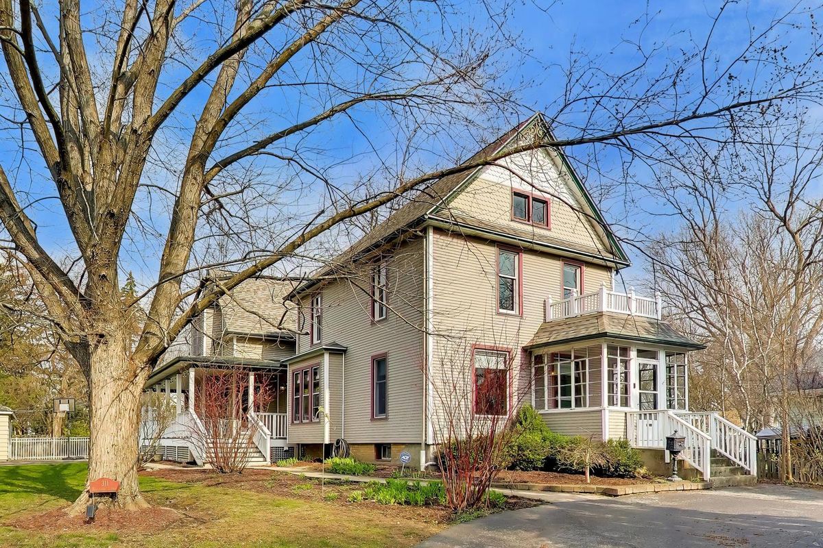 311 Brainerd Avenue, Libertyville, IL 60048