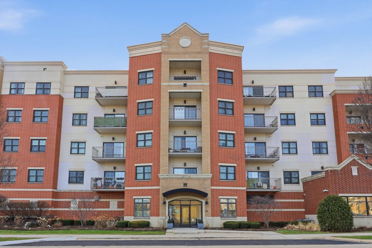 14 Prospect Street, Roselle, IL 60172