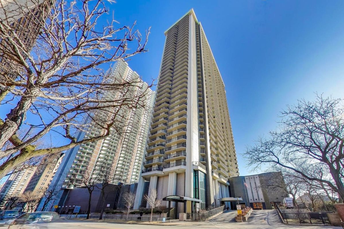 6007 Sheridan Road, Chicago, IL 60660