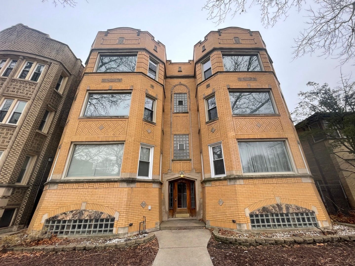 8035 S Essex Avenue — Chicago, IL 60617