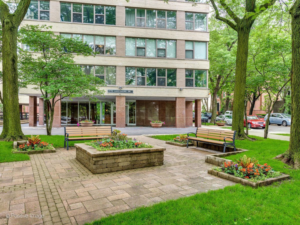 2970 Lake Shore Drive, Chicago, IL 60657