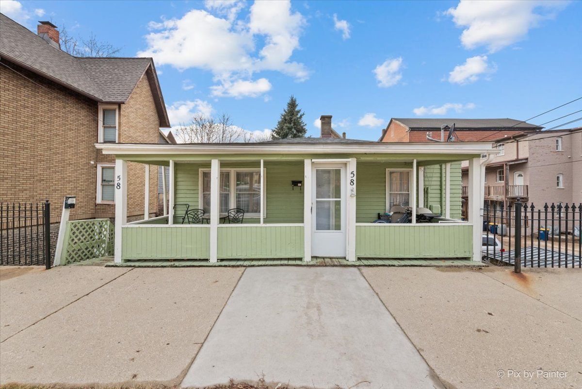 58 Geneva Street, Elgin, IL 60120