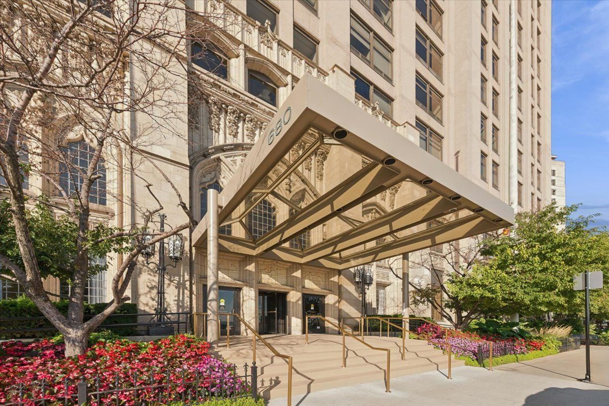 680 N Lake Shore Drive #P-610 — Chicago, IL 60611