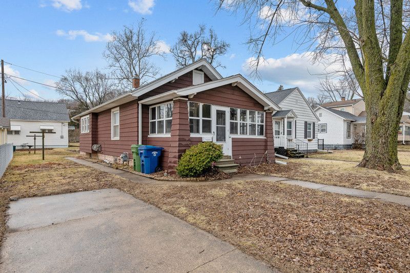 204 Adams Place — Clinton, IA 52732