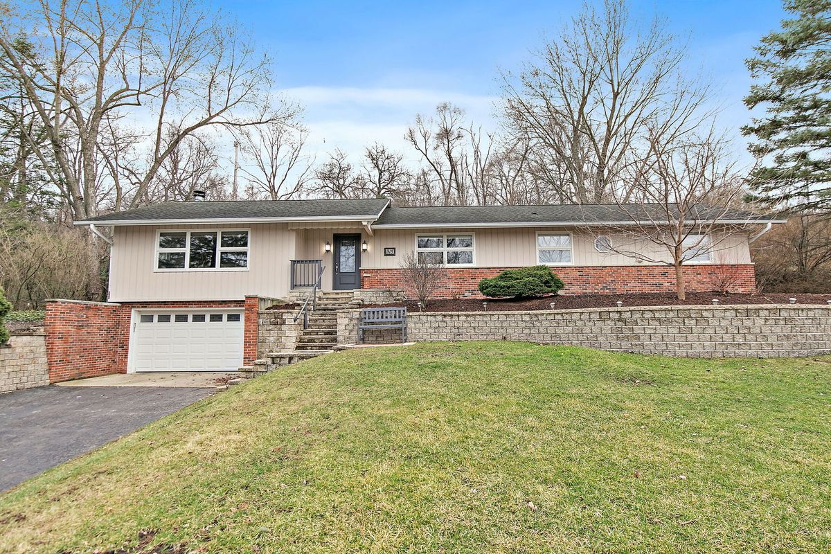 915 Willow Lane, Sleepy Hollow, IL 60118