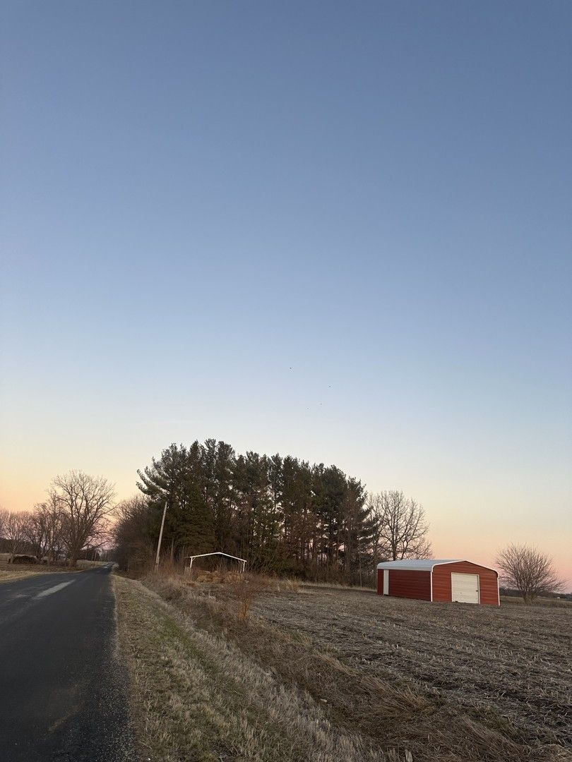 15757 Black Road, Lyndon, IL 61261