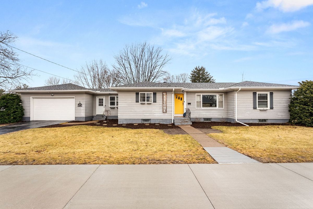 307 8th Avenue, Aledo, IL 61231