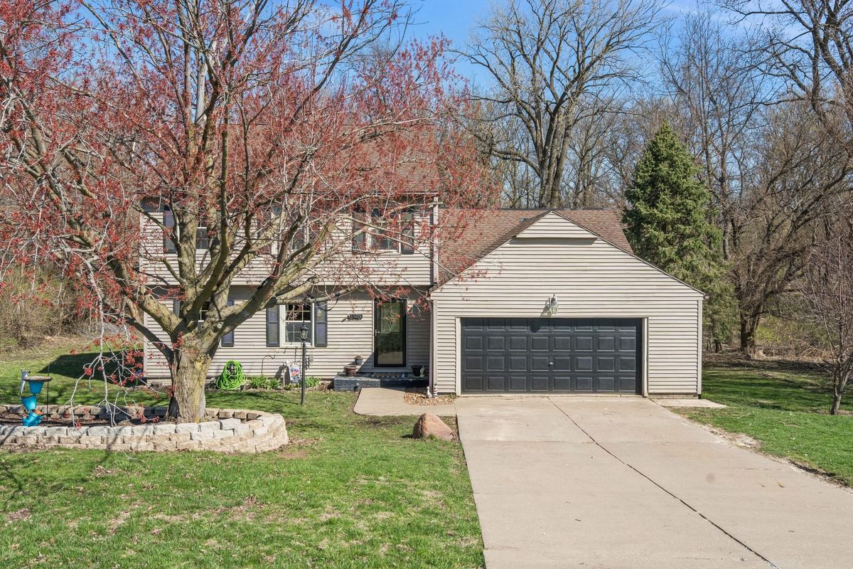 3148 Lincoln way, Clinton, IA 52372