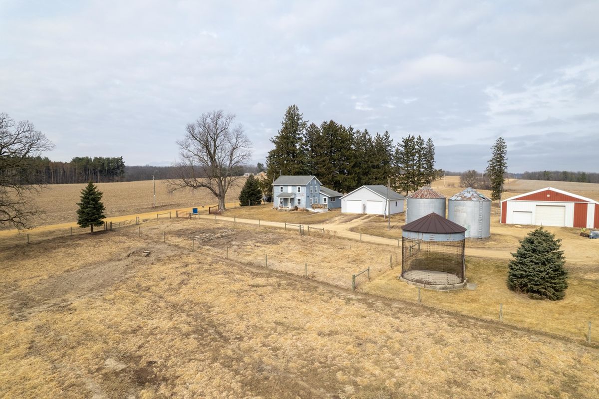 3651 N Brookeville Road, Forreston, IL 61030