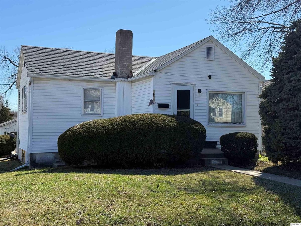 1930 Adams, Quincy, IL 62301