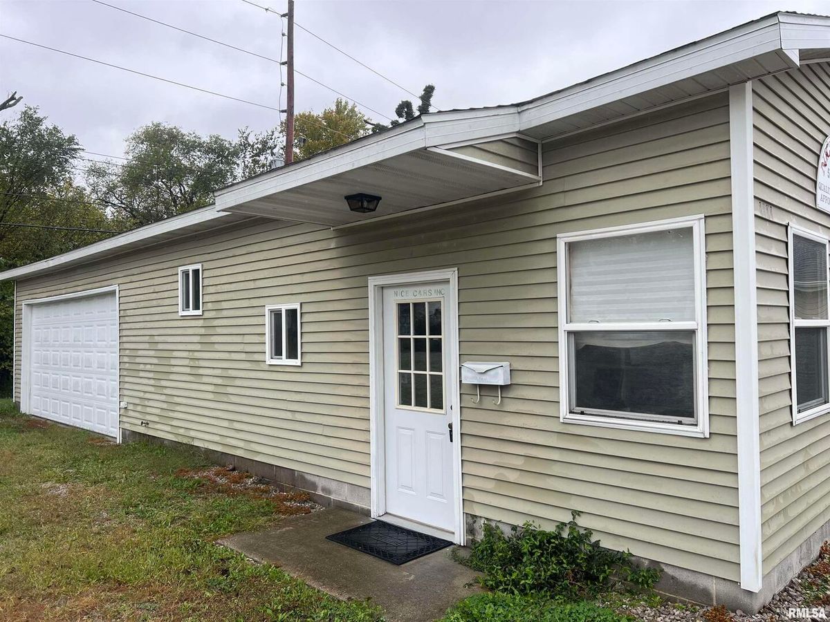 1101 MAIN Street, Salem, IL 62881