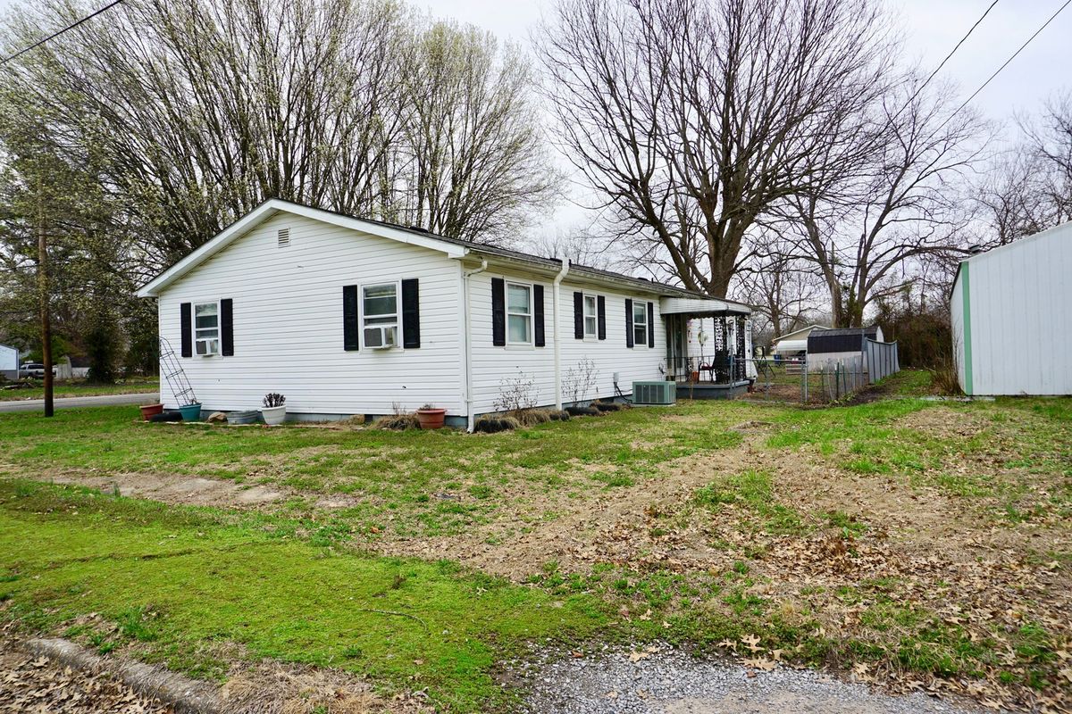 301 S Sims Street, Royalton, IL 62983