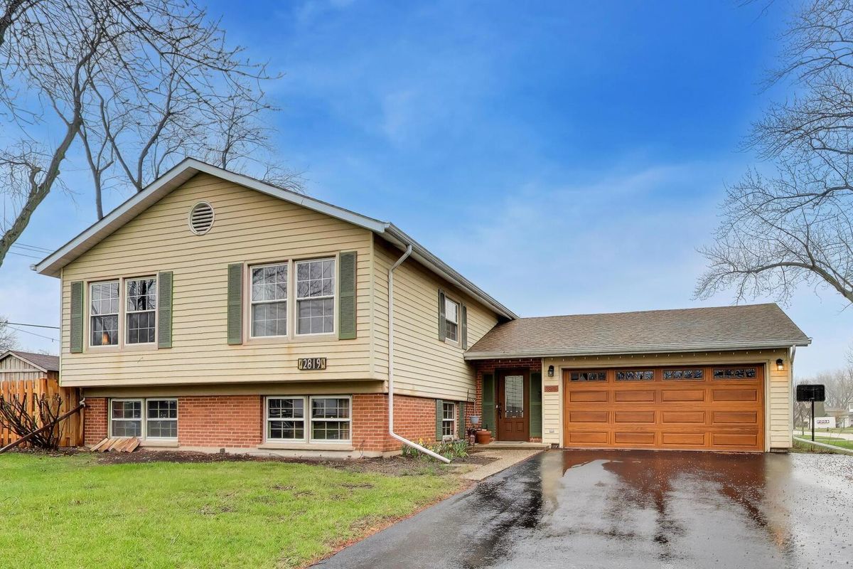 2819 Kennicott Avenue, Arlington Heights, IL 60004