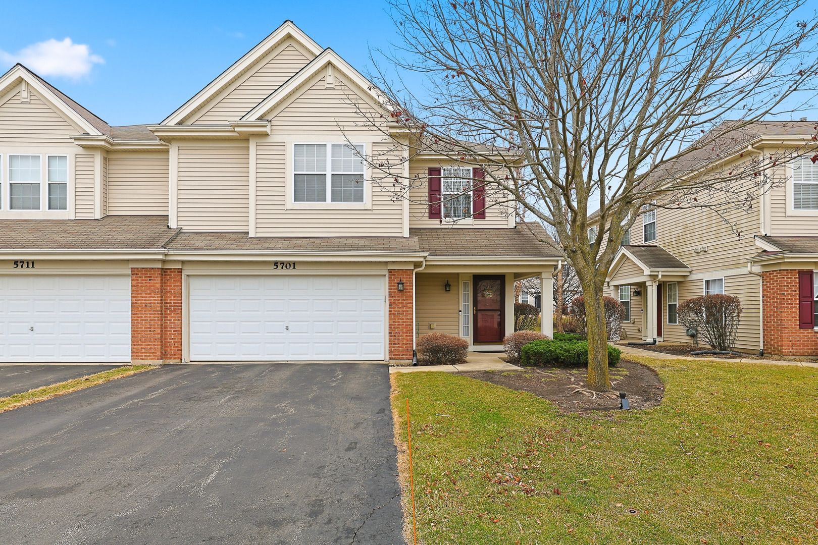 5701 Wildspring Drive — Lake In The Hills, IL 60156