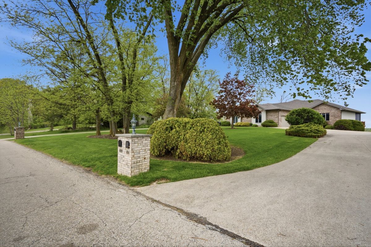 1009 Melody Hills, Fulton, IL 61252