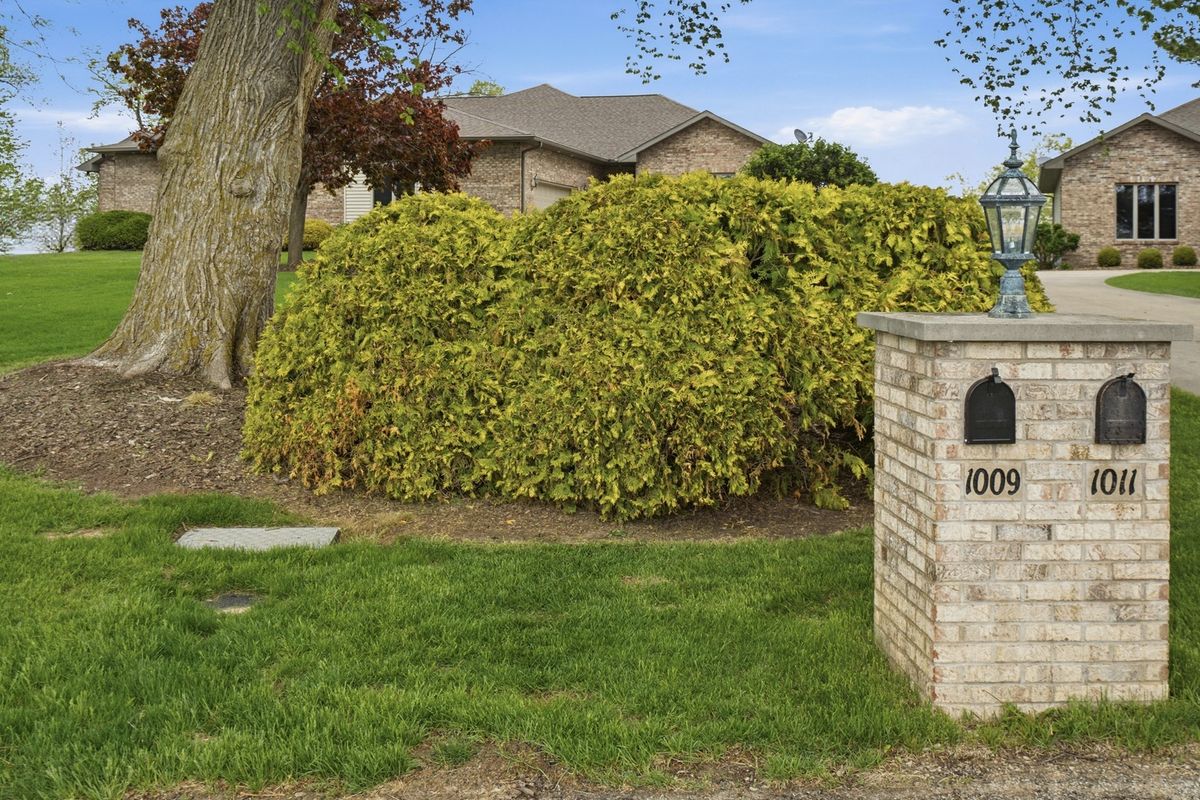 1009 Melody Hills, Fulton, IL 61252