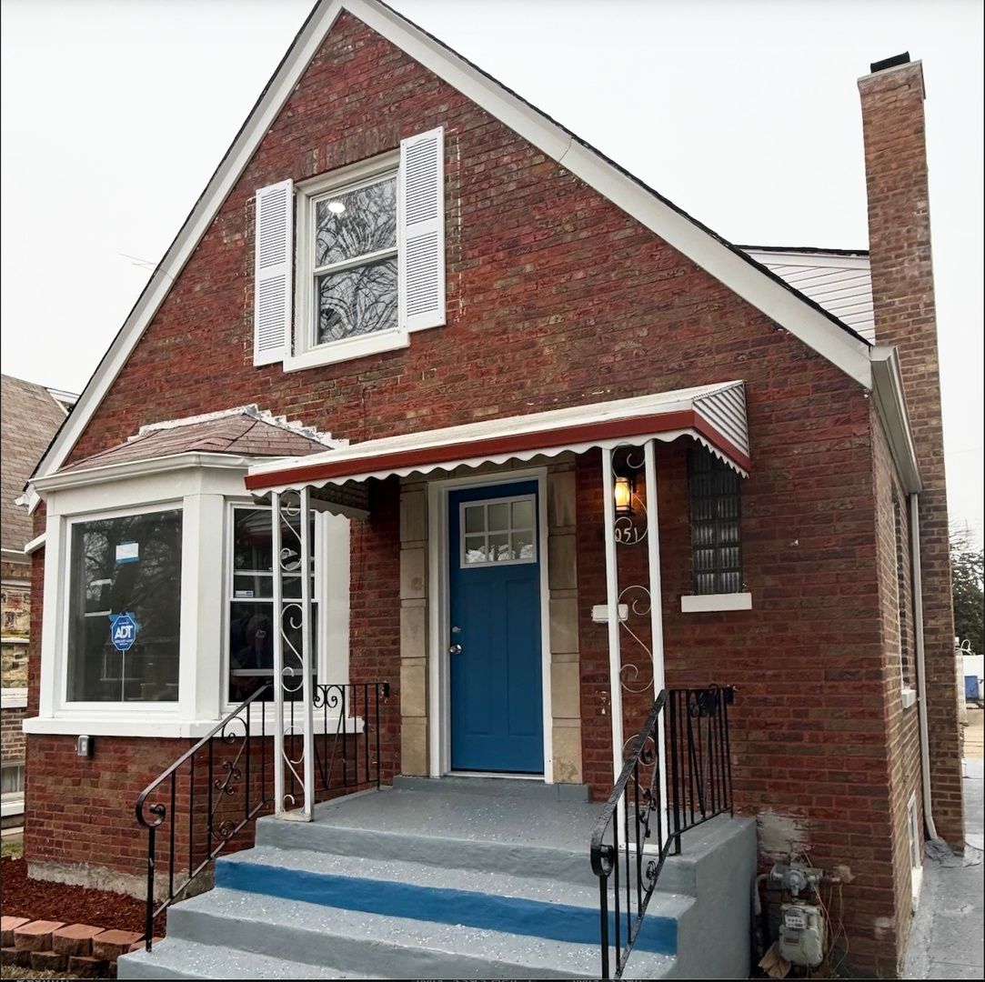 8051 S Yale Avenue — Chicago, IL 60620