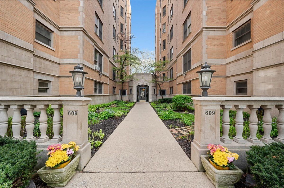 609 W Stratford Place #3B — Chicago, IL 60657