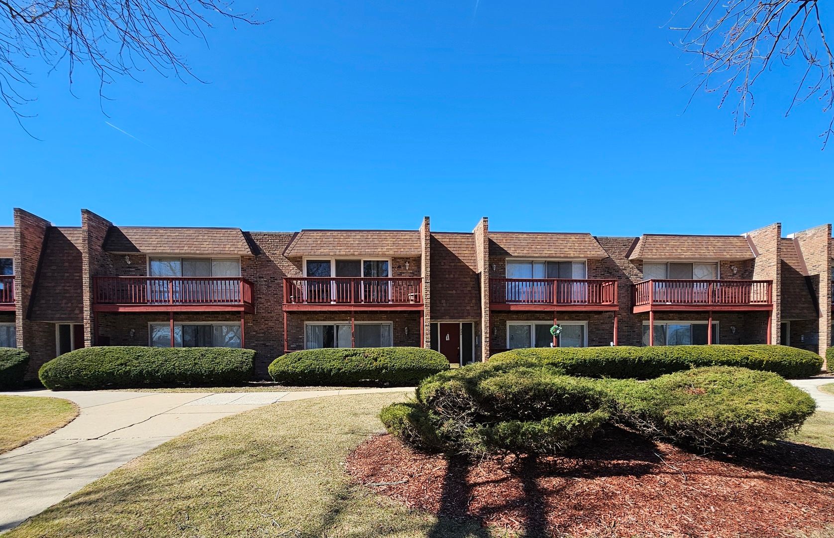 520 N Roberts Drive #2C — Glenwood, IL 60425