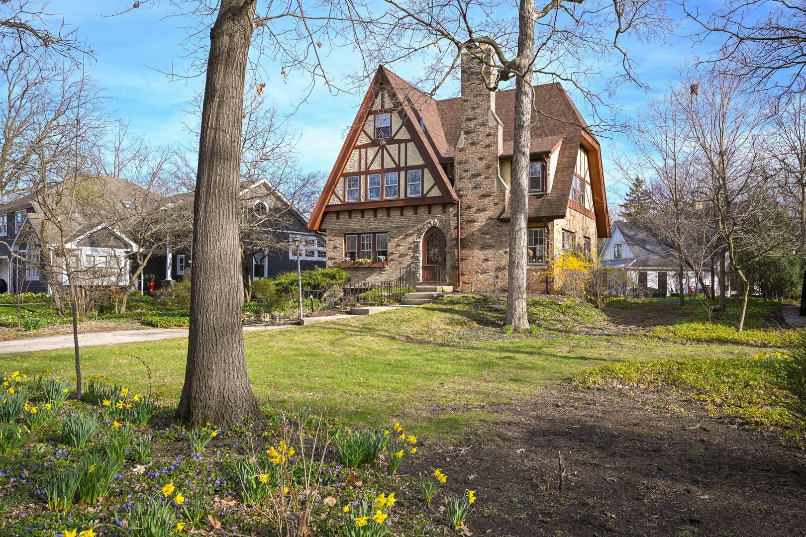 1243 Hawthorne Lane — Downers Grove, IL 60515