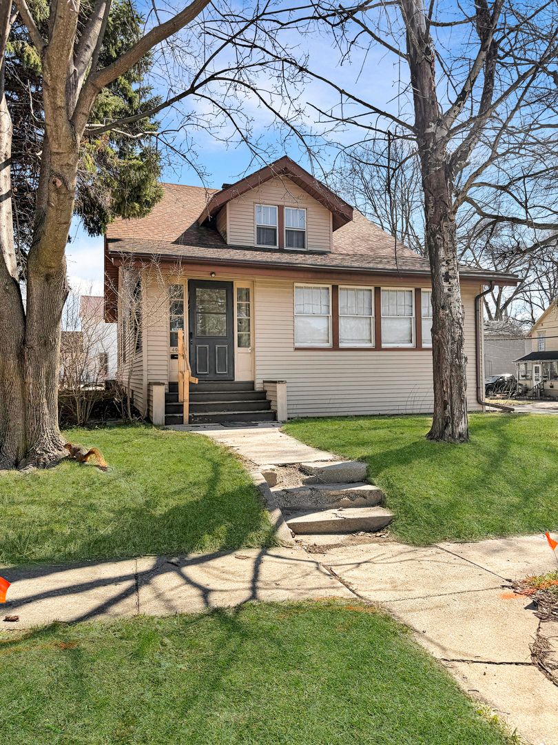 405 N Apple Avenue — Freeport, IL 61032