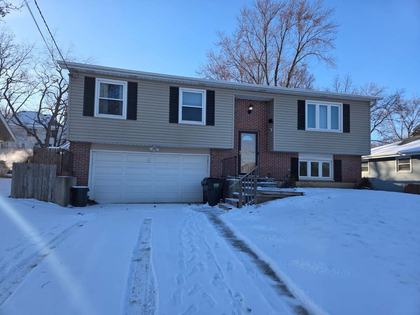210 Hazelwood Drive — Lindenhurst, IL 60046