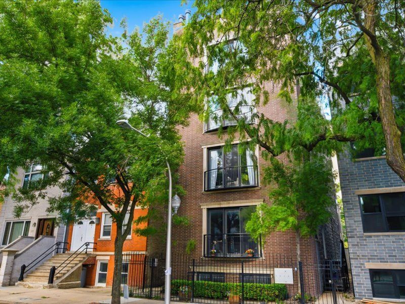 839 S Miller Street #1 — Chicago, IL 60607