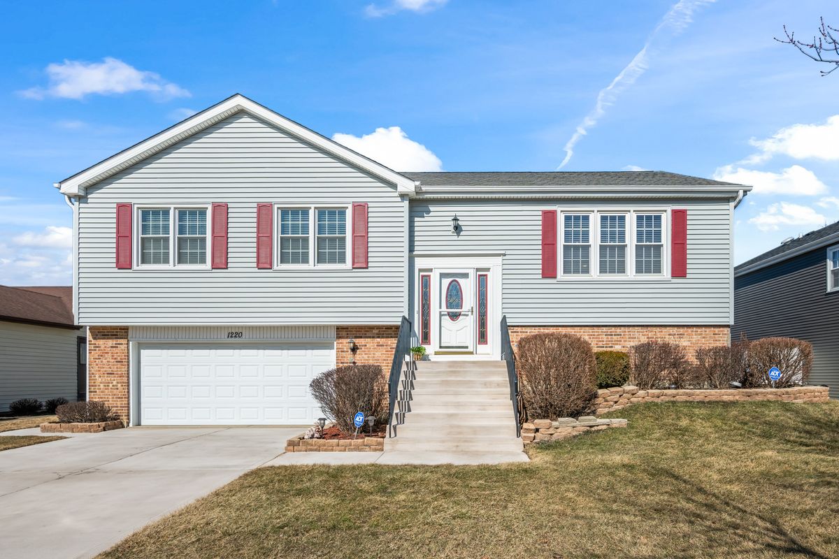 1220 Dorchester Lane, Hoffman Estates, IL 60169