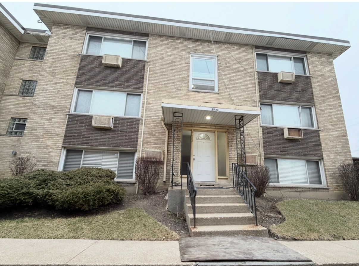 2033 W 111th Street #2S — Chicago, IL 60643