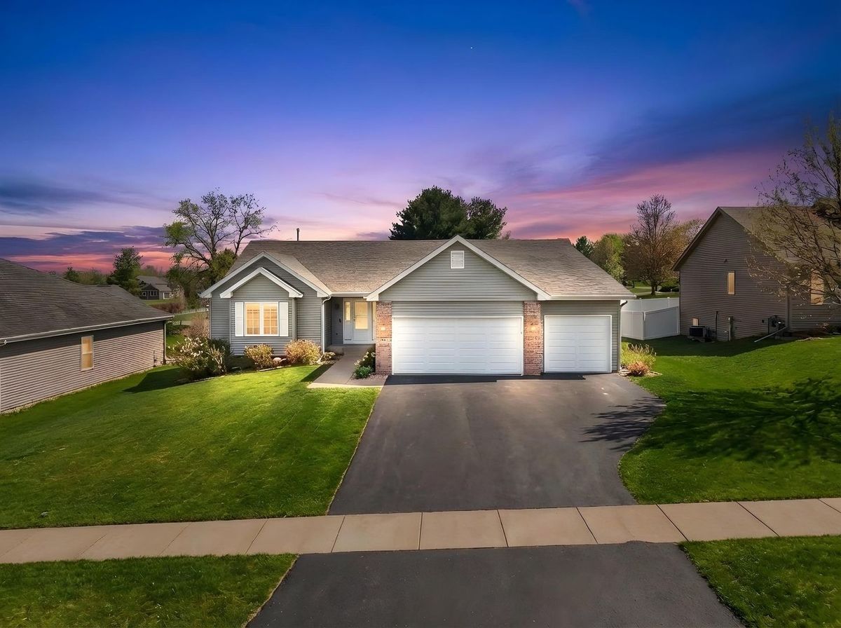 1574 Warrenton Drive, Byron, IL 61010