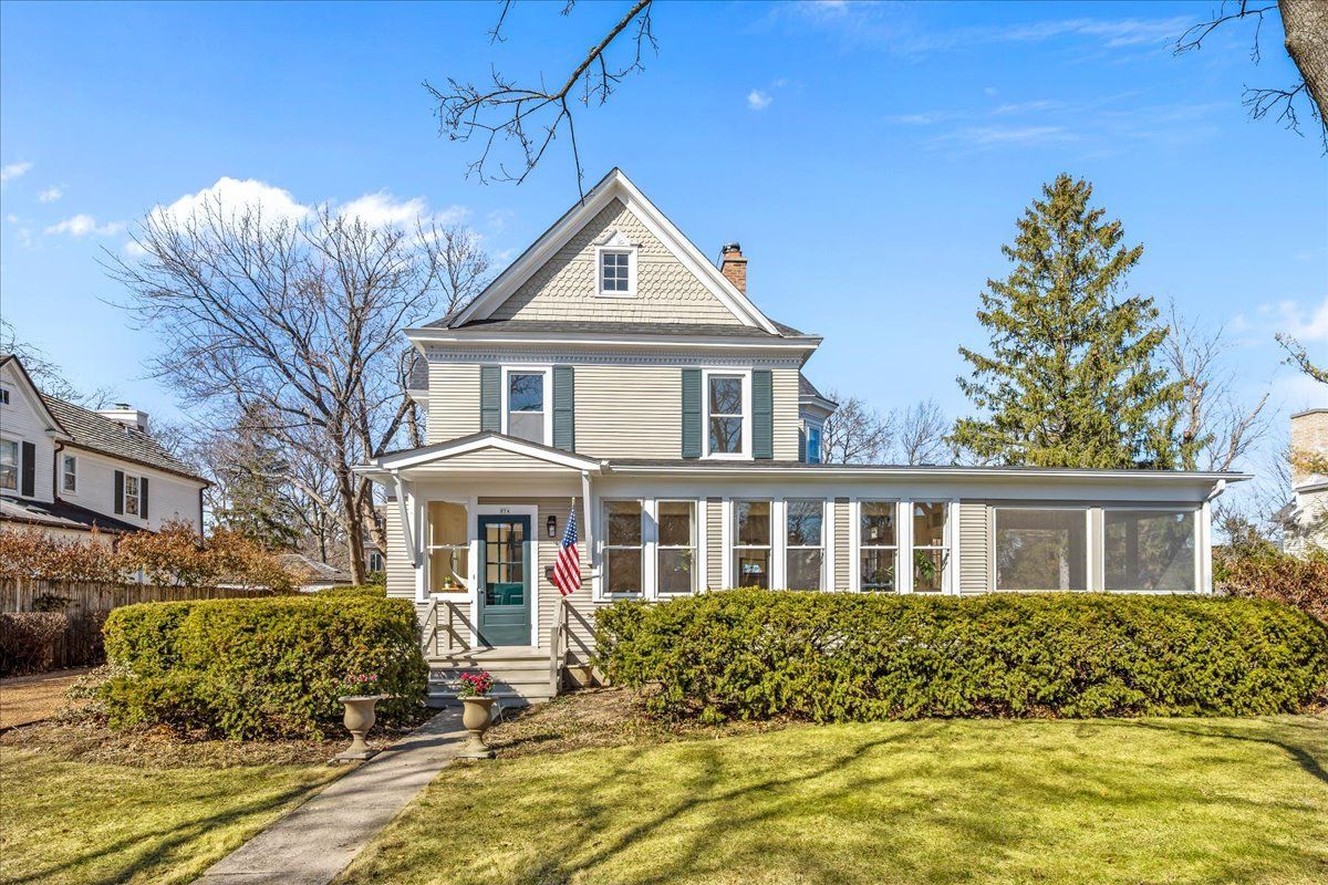 274 Vine Avenue — Lake Forest, IL 60045