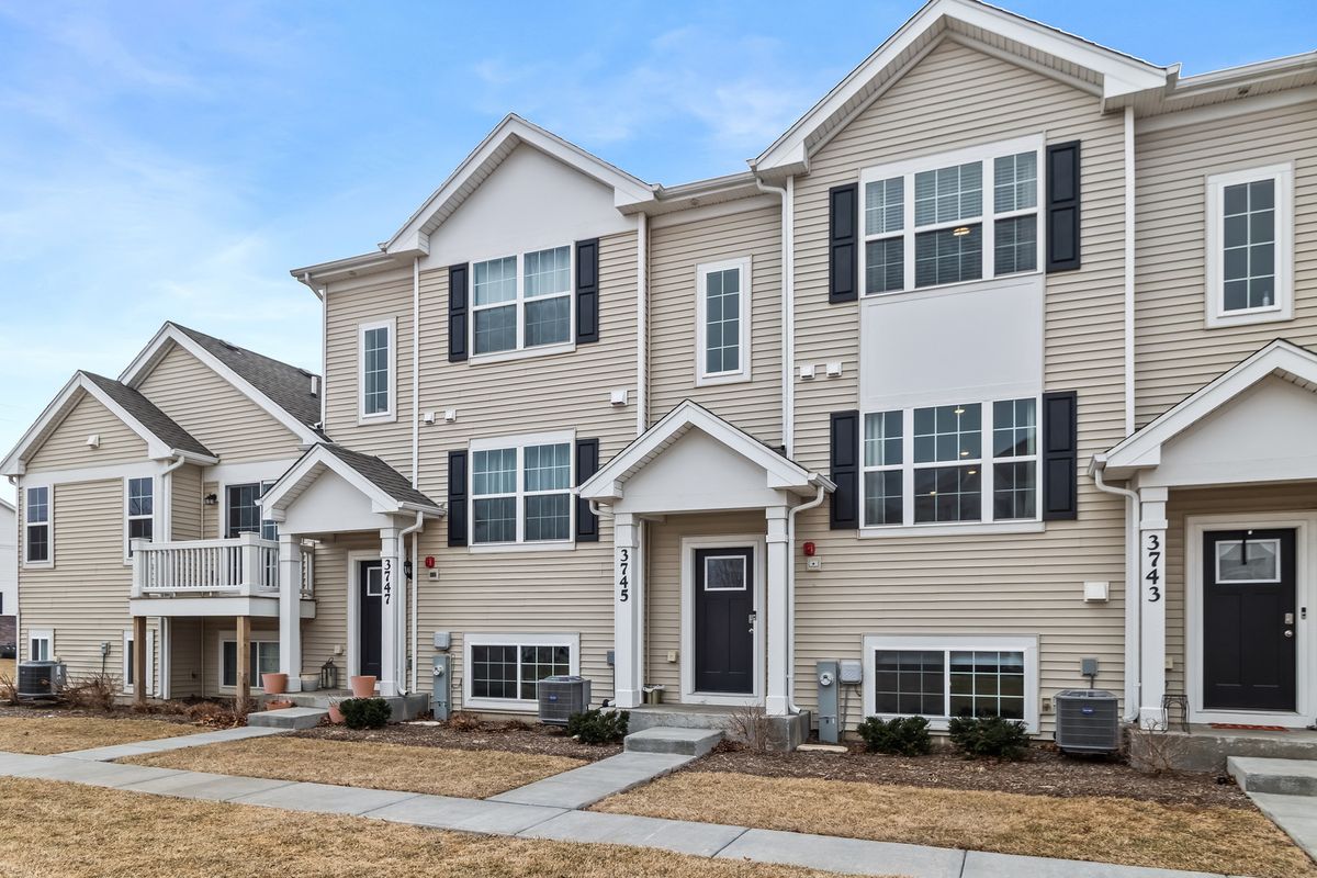 3745 Bailey Road, Yorkville, IL 60560