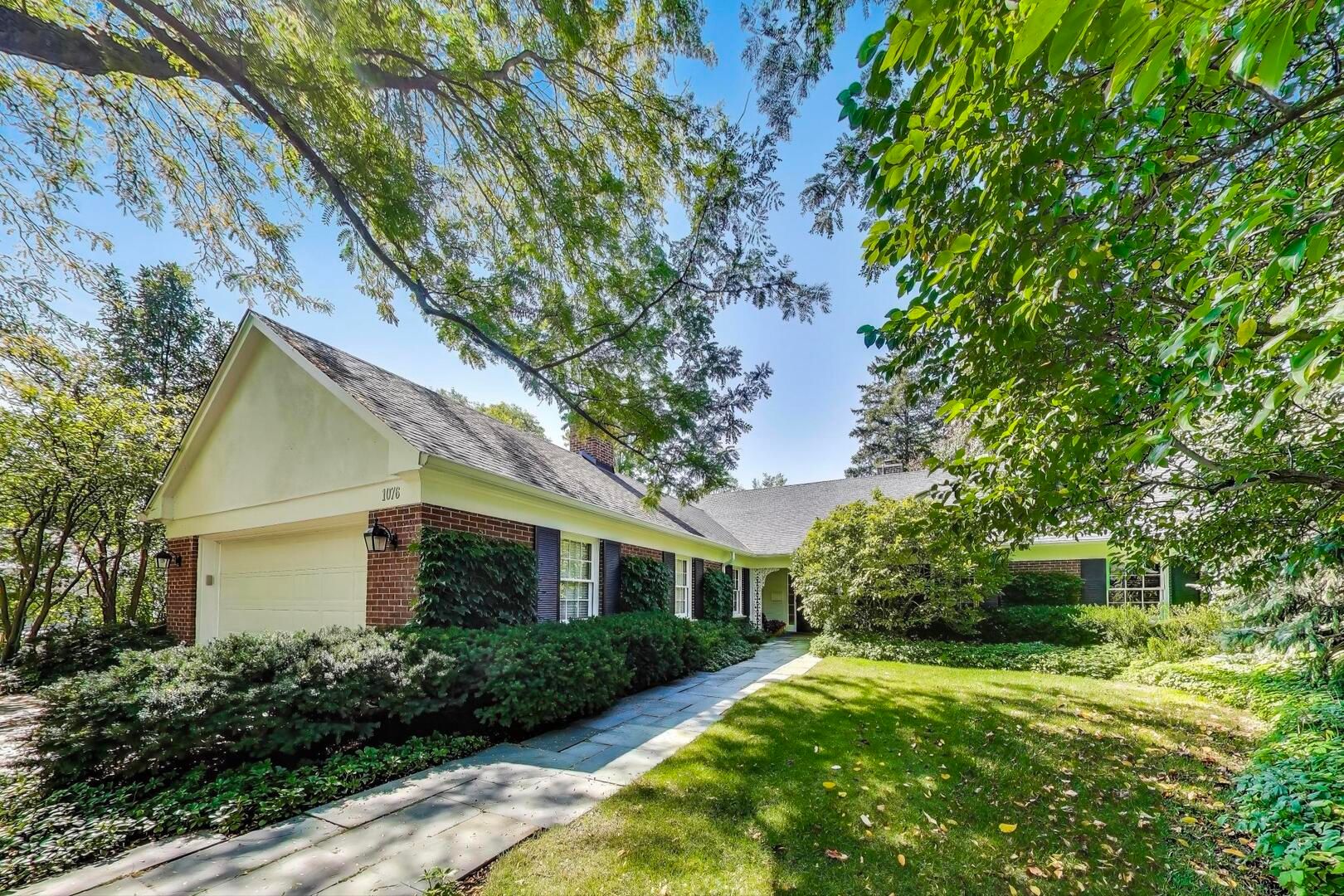 1076 Old Elm Lane — Glencoe, IL 60022