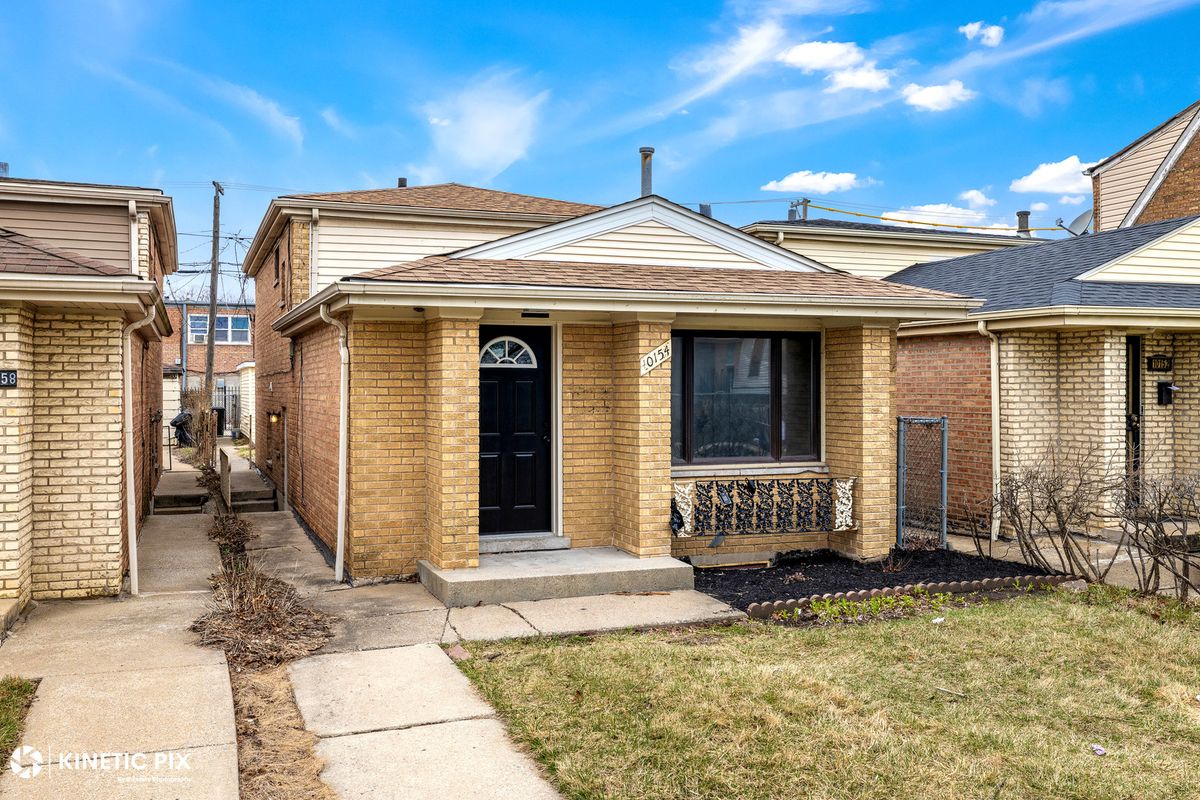 10154 Emerald Avenue, Chicago, IL 60628
