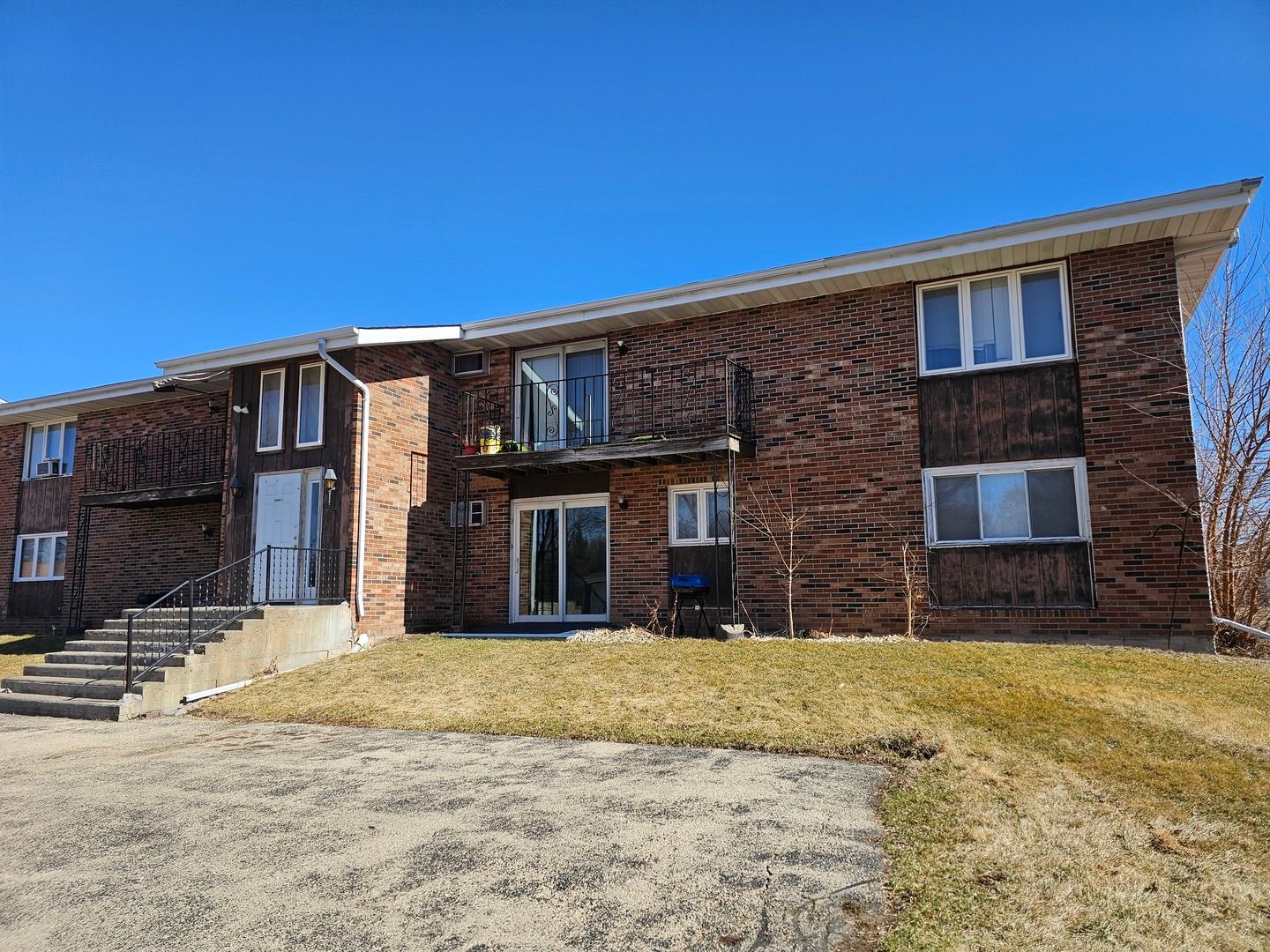 1768 S Hance Drive #5 — Freeport, IL 61032