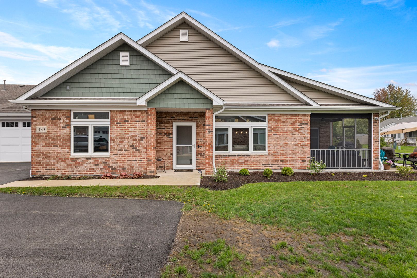 433 Stearn Drive #433 — Genoa, IL 60135