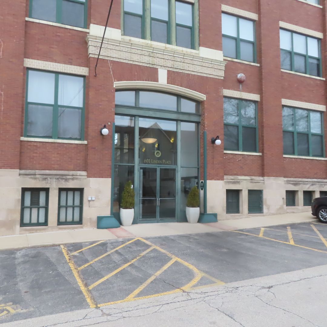 601 Linden Place #311 — Evanston, IL 60202