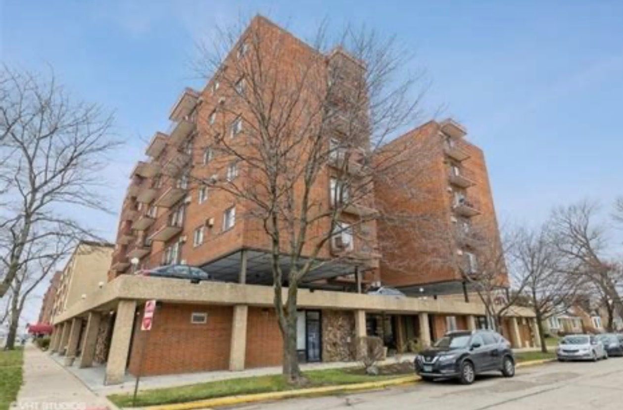 7830 W North Avenue #305 — Elmwood Park, IL 60707