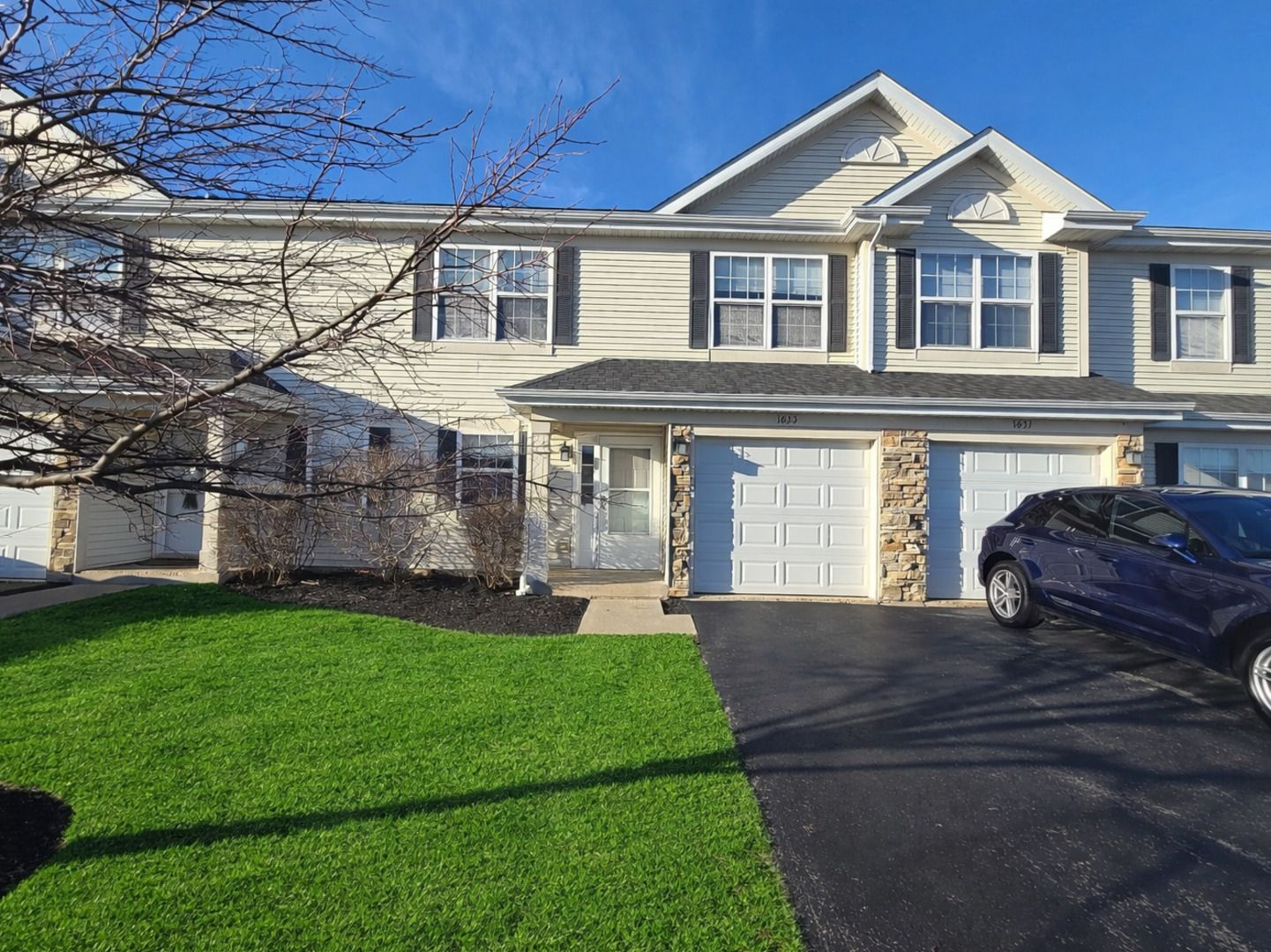 1633 W Chrysler Drive #1633 — Belvidere, IL 61008