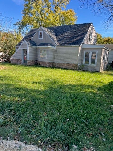 325 Lake Shore Drive, Round Lake Park, IL 60073