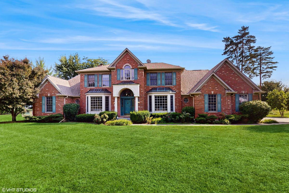 1527 Lexington Circle, Schaumburg, IL 60173