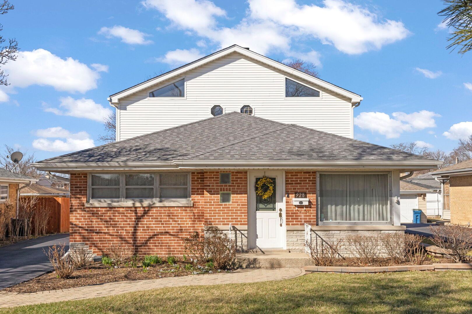 928 S Hillcrest Avenue — Elmhurst, IL 60126