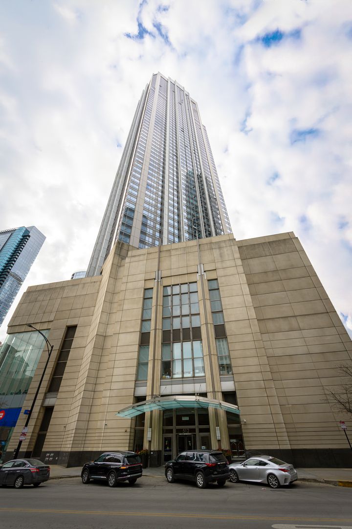 512 Mcclurg Court, Chicago, IL 60611