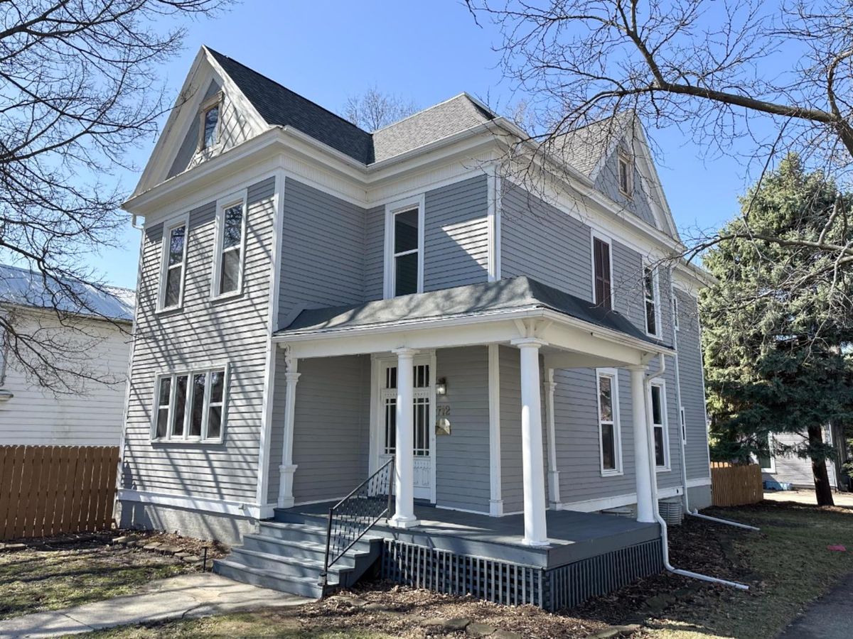 712 Roosevelt Street, Bloomington, IL 61701