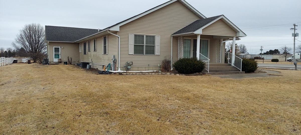 36 Illinois 17 Highway, New Windsor, IL 61465